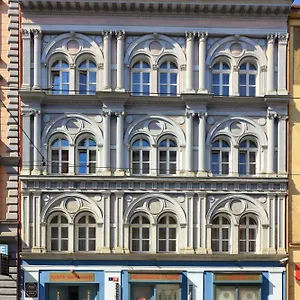 Отель Tabor ***