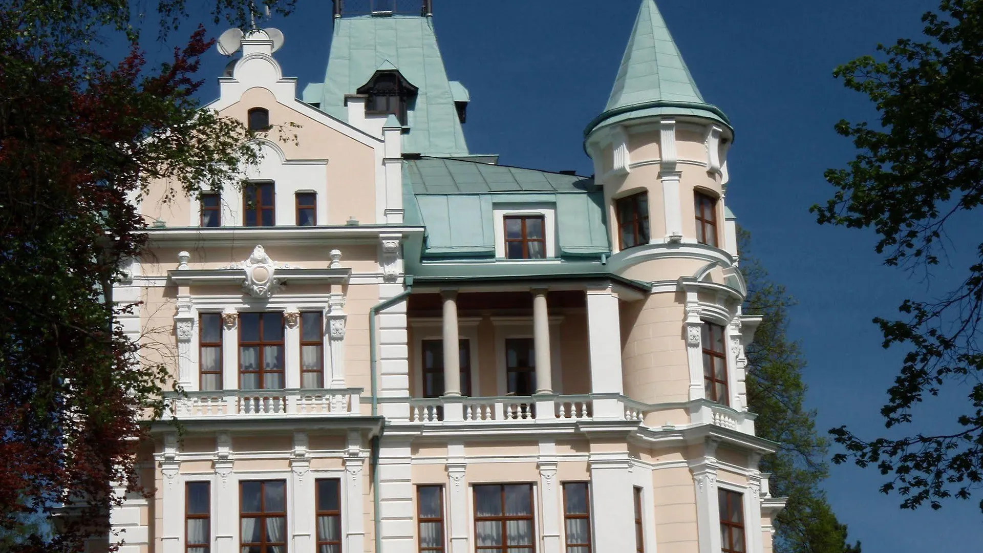 Отель Royal Golf Карловы Вары